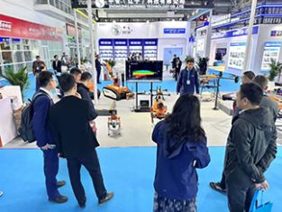 【消防機器狗系列亮相石油展】北京凌天滅火四足機器狗、偵察四足機器狗、運輸四足機器狗、消防系留滅火無人機等重點裝備亮相展會！